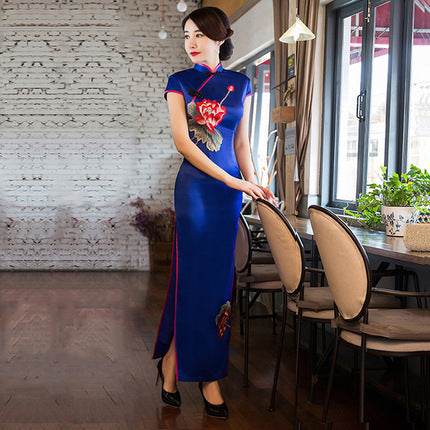 Red wedding cheongsam toast