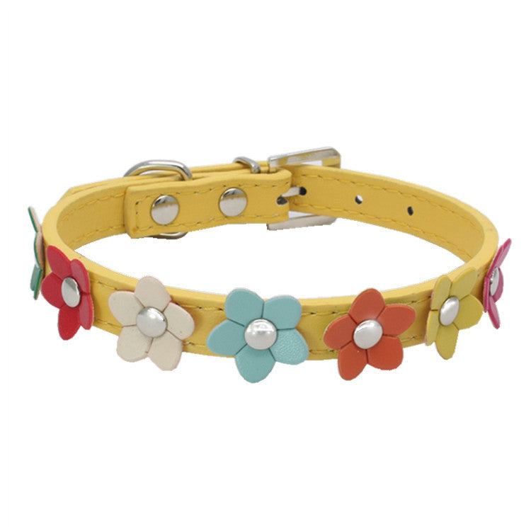 A Row Of Small Flower PU Pet Collar