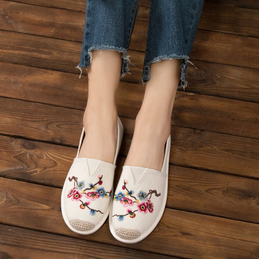 New Women's Embroidered Shoes Retro Women's Shoes Breathable Cotton Cloth