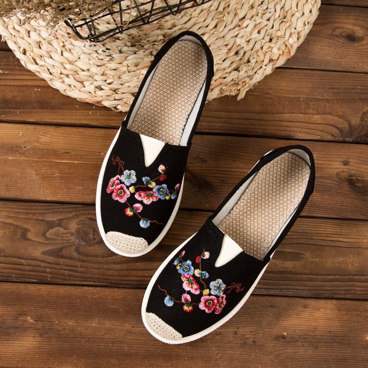 New Women's Embroidered Shoes Retro Women's Shoes Breathable Cotton Cloth