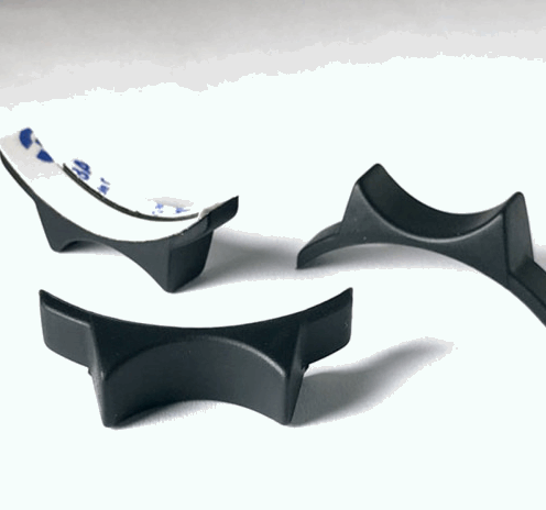 Manual lens focusing ring apron