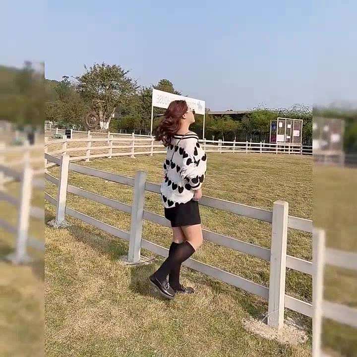 Large Size Color Contrast Heart Hollow Out Design Sense V-neck Sweater