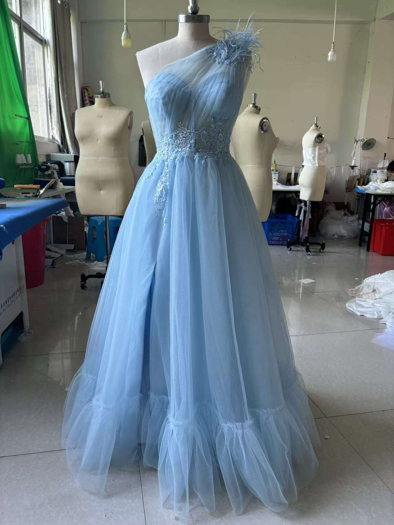 Blue One-shoulder Feather Wedding Dress - globaltradeleader
