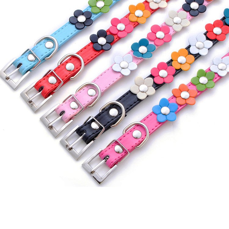 A Row Of Small Flower PU Pet Collar