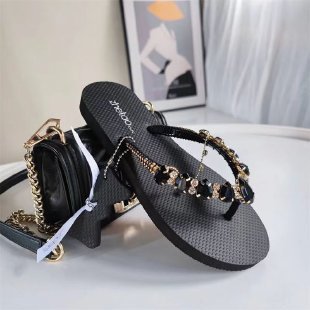 Flip-flops Women's Summer Outer Wear Korean Version Net Red Rhinestones Flat Bottom Sandals And Slippers Beach Shoes Women's