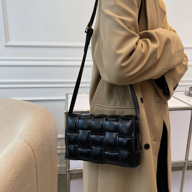 One-shoulder Messenger Women's Net Red Woven Messenger Bag Retro