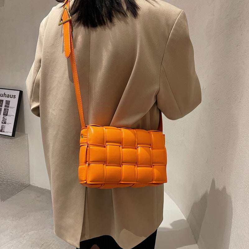 One-shoulder Messenger Women's Net Red Woven Messenger Bag Retro