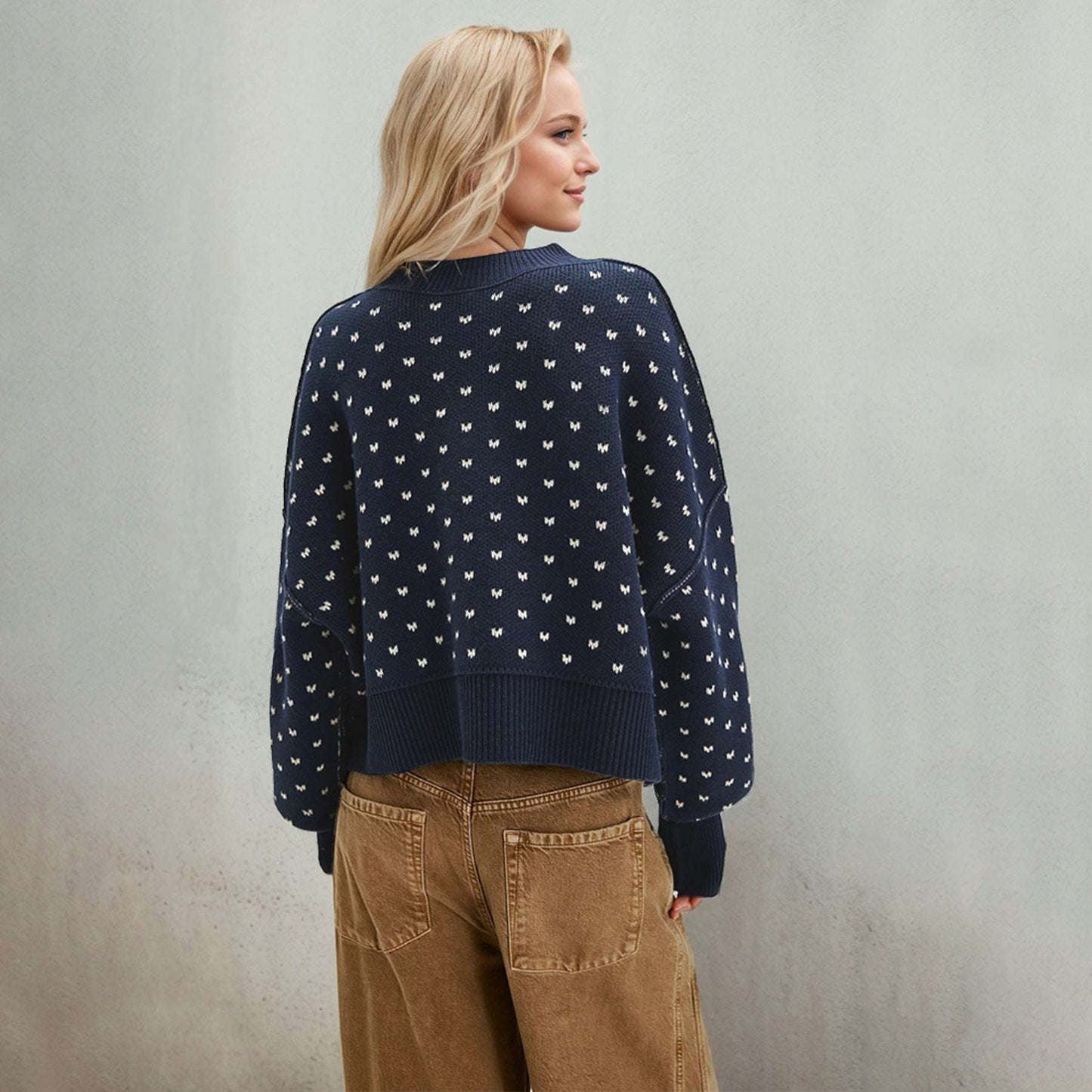 Women's Fashion Round Neck Sweater Short Loose Heart Pullover Sweater