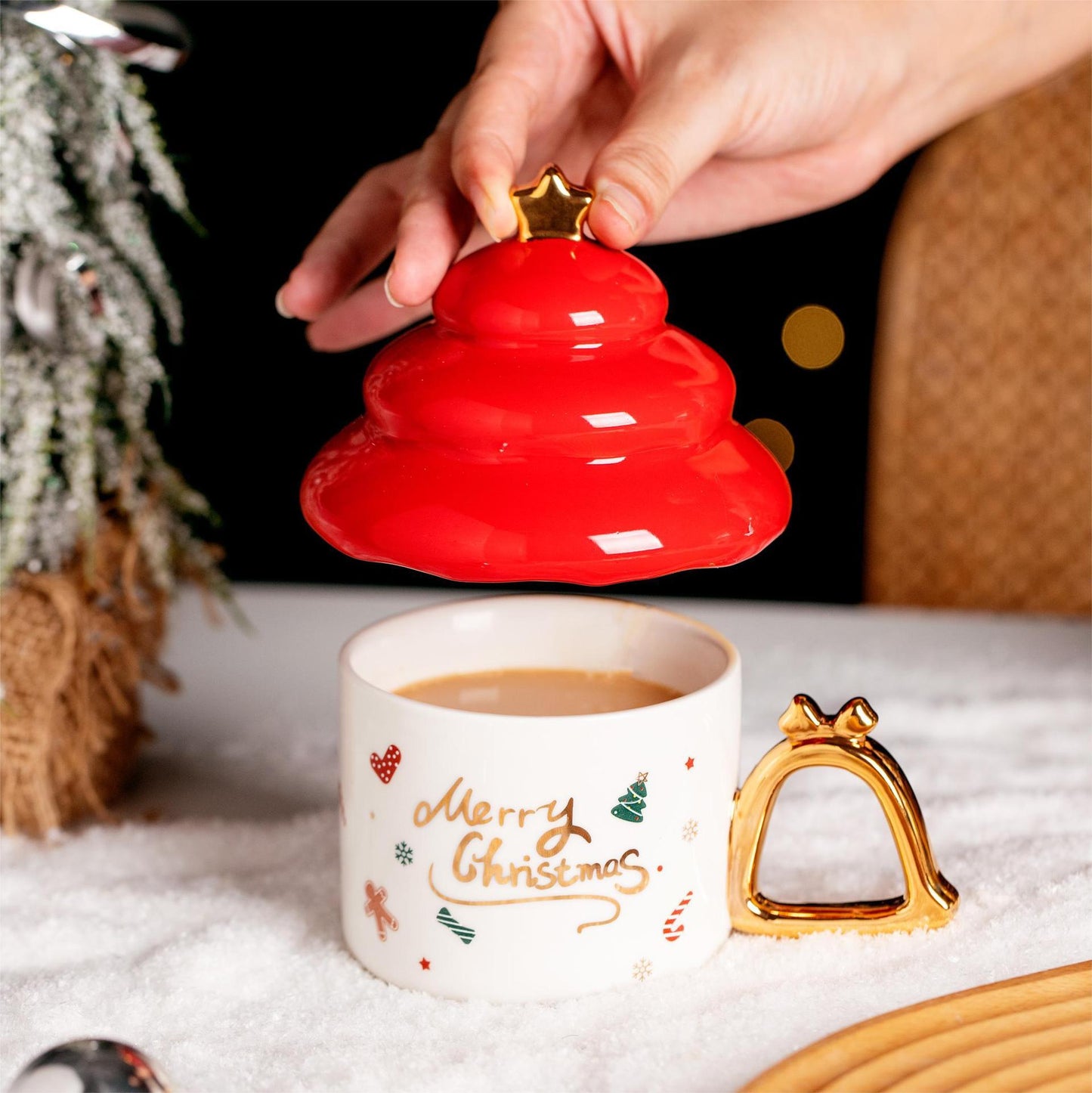 Gilt Christmas Tree Shaped Ceramic Mug With Lid