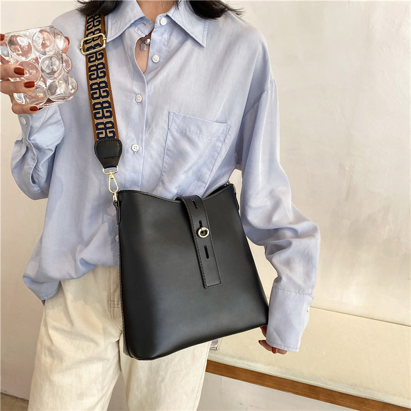 Fashion Ladies Wide Band Shoulder Bucket Bag