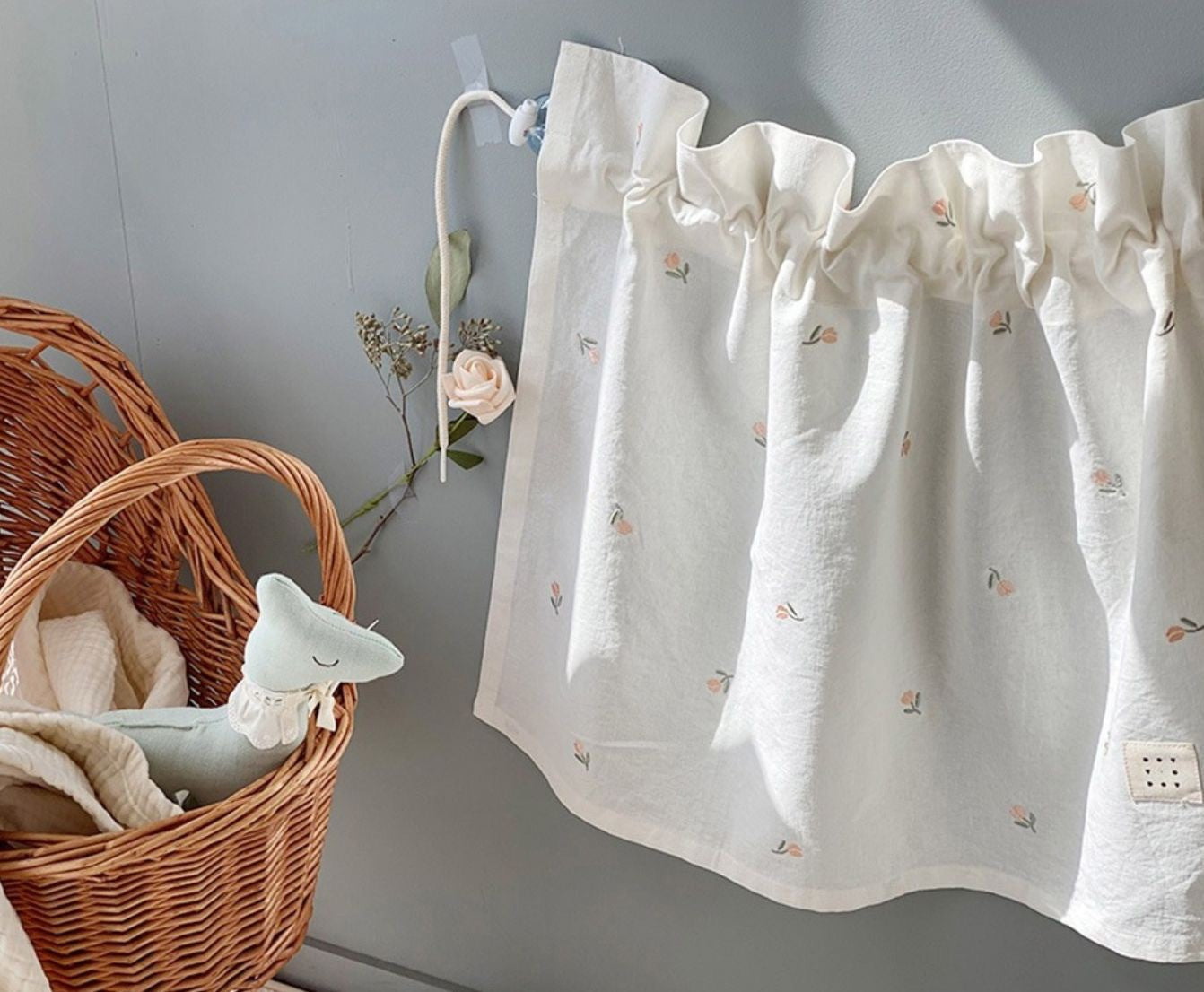 Embroidered Sun-blocking And Heat-insulating Cotton Curtains