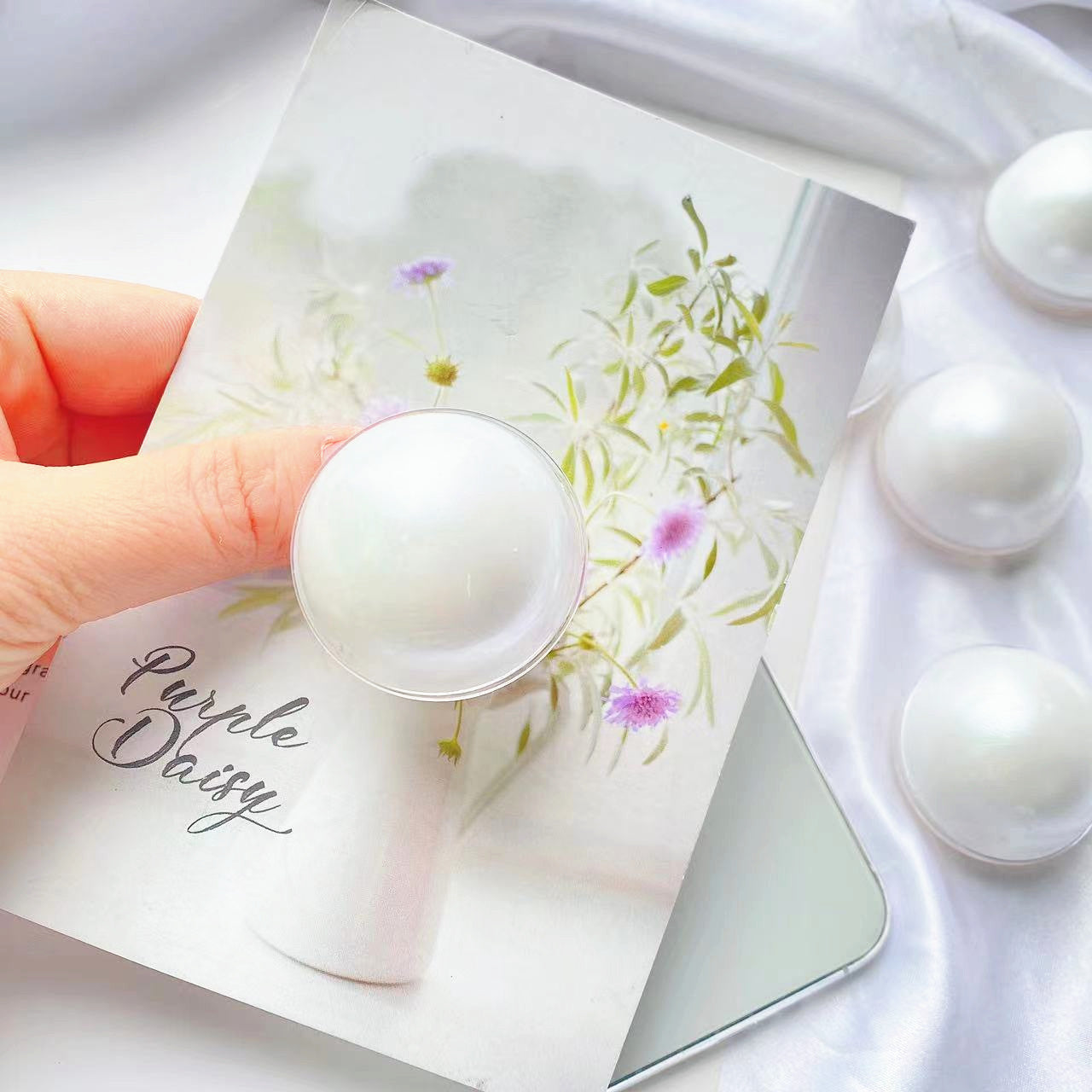 Creative Folding White Large Pearl Airbag Holder