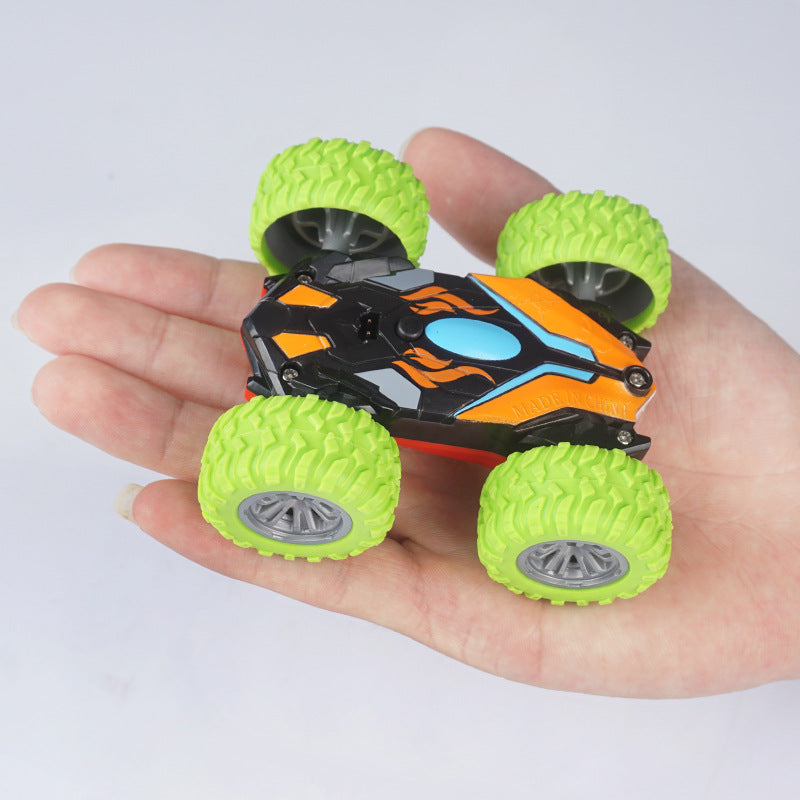 RC car rolls on both sides