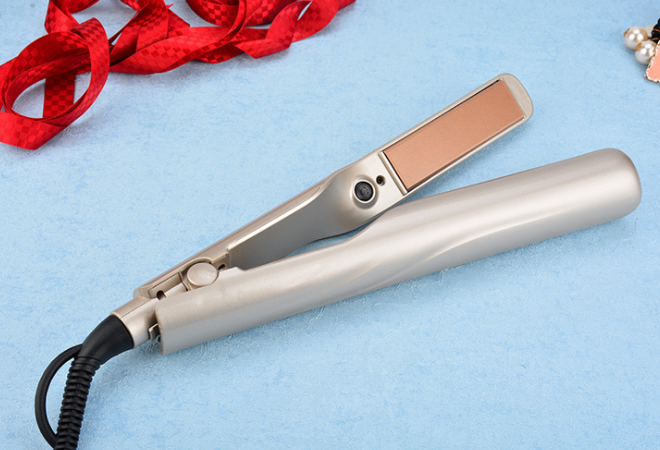 2-In-1 Hair Curler & Straightener