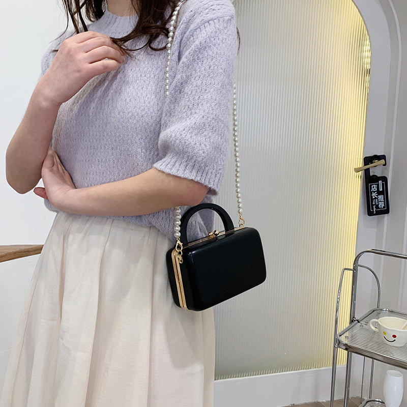 Summer Pearl Chain Casual Shoulder Bag 2022 New Fashion Texture Small Square Bag Retro Popular Messenger Bag