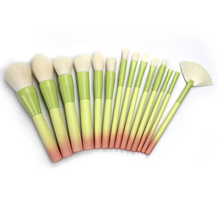 Gradient color makeup brush