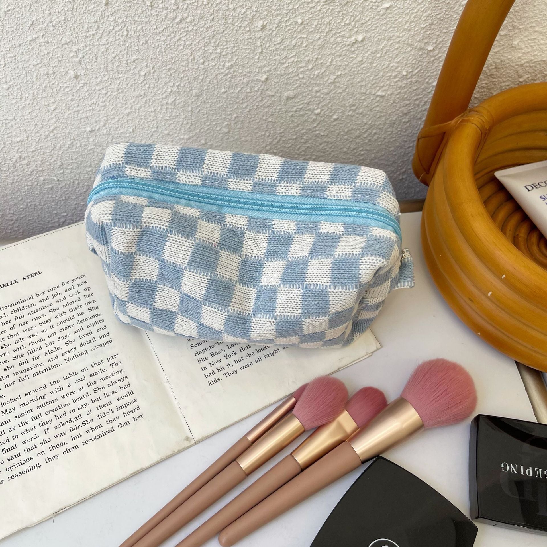 Checkerboard Knitted Cosmetic Bag Contrast Color Wool Plaid