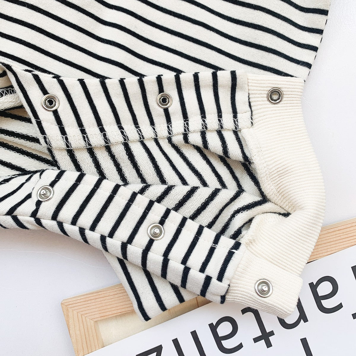 Baby Autumn And Winter Jumpsuits For Men And Women Baby Rompers Newborn Clothes 0-1 Years Old Striped Out Romper Trend