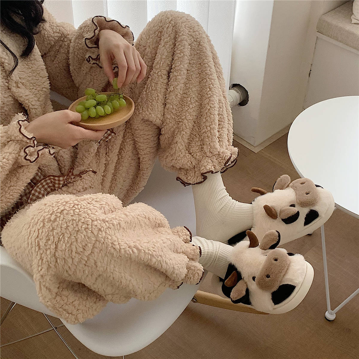 Soft And Cute Girly Heart Cow Baotou Cotton Slippers Winter Fashion Girls Home Warm Plush Confinement Shoes