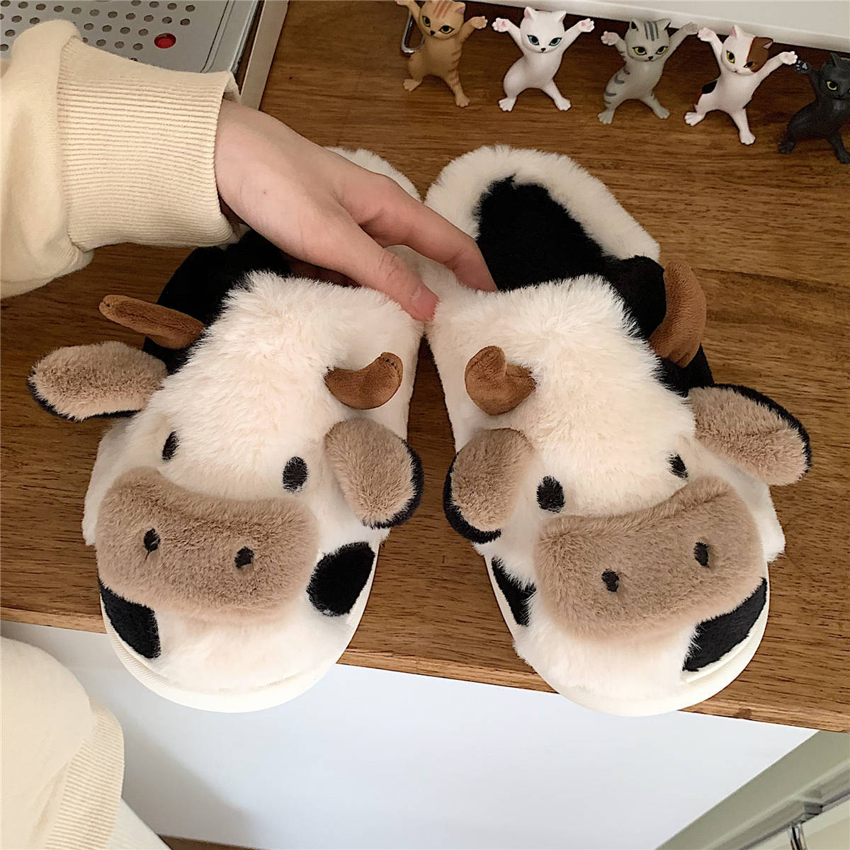 Soft And Cute Girly Heart Cow Baotou Cotton Slippers Winter Fashion Girls Home Warm Plush Confinement Shoes