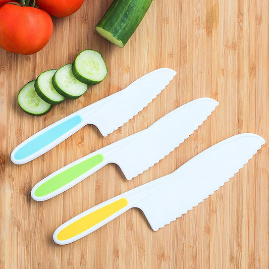 Early Childhood Kindergarten Using Plastic Fruit Knife Does Not Hurt Your Hands