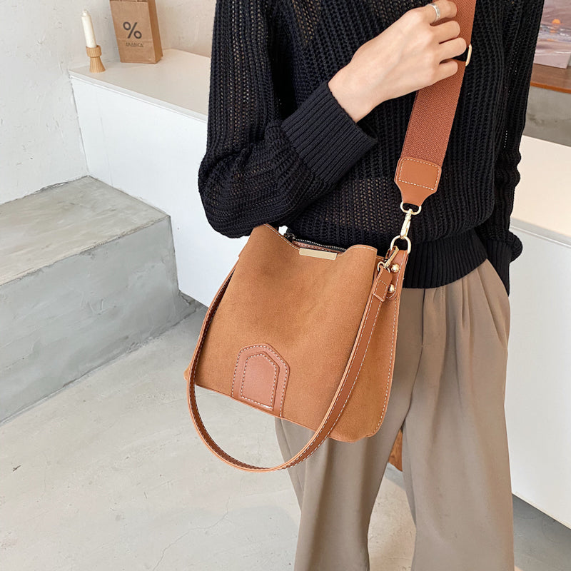 Vintage Scrub Leather Bucket Bags For Women 2022 Trending Designer Crossbody Shoulder Handbags Women's Wide Shoulder Belt Bag 4.